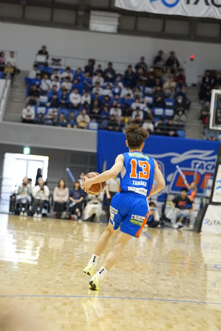 Bリーグ コート 後ろ姿